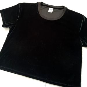 5/$25 Black velvet crop top